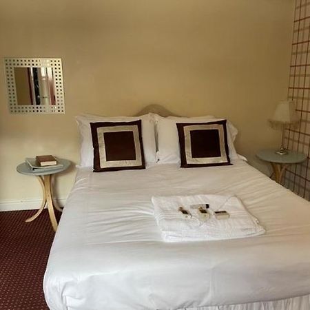 Bertie Pontypridd Hotel Trehafod Bagian luar foto